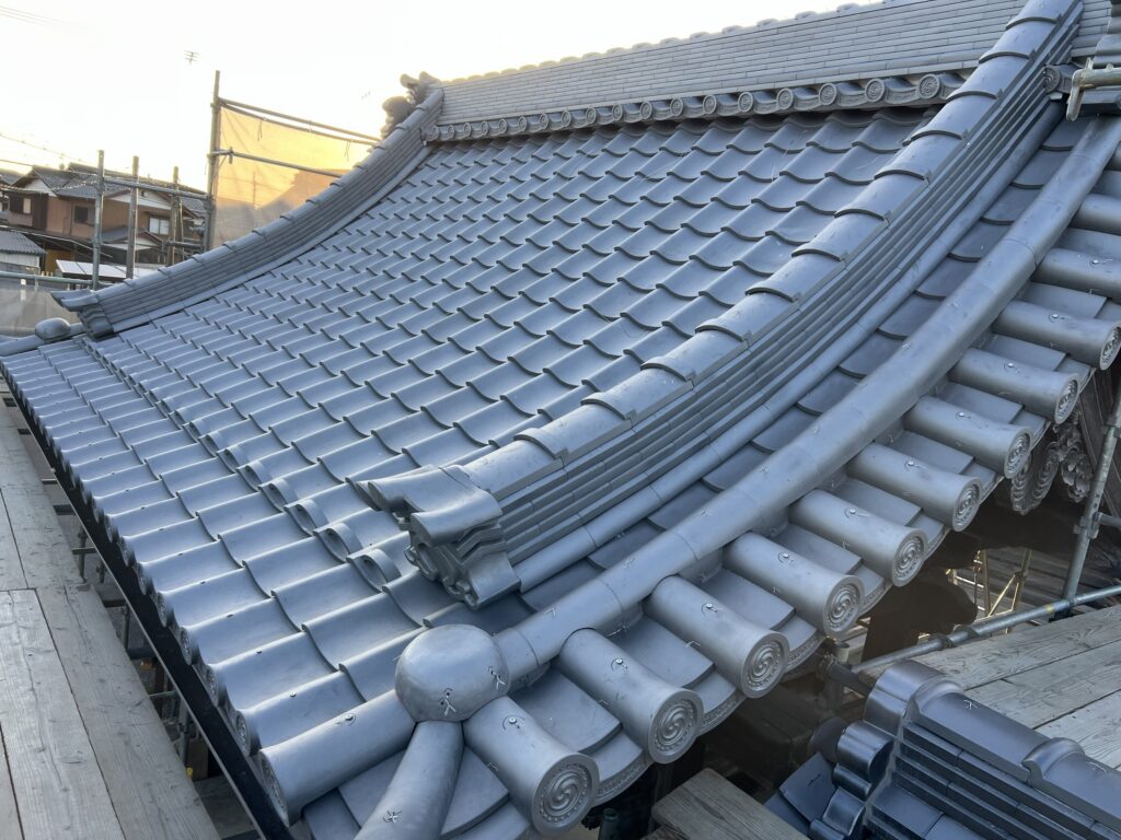 滋賀県の屋根工事｜寺院の山門屋根葺替工事