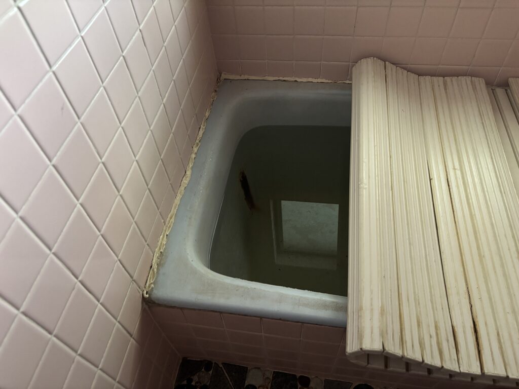 滋賀県多賀町樋田の古民家(小林信浩様邸)浴室の浴槽