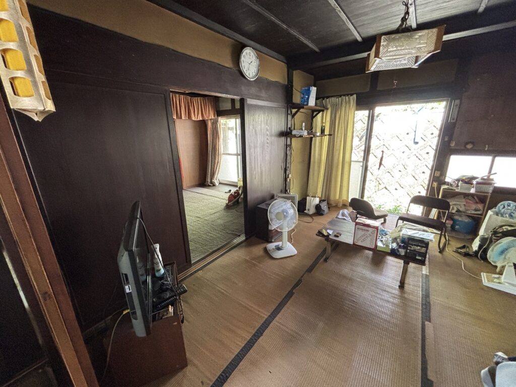 滋賀県多賀町樋田の古民家(小林信浩様邸)居間の内部