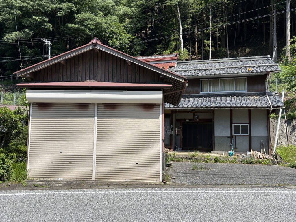 滋賀県多賀町樋田の古民家(小林信浩様邸)と車庫